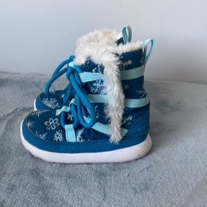 Nike snow boots